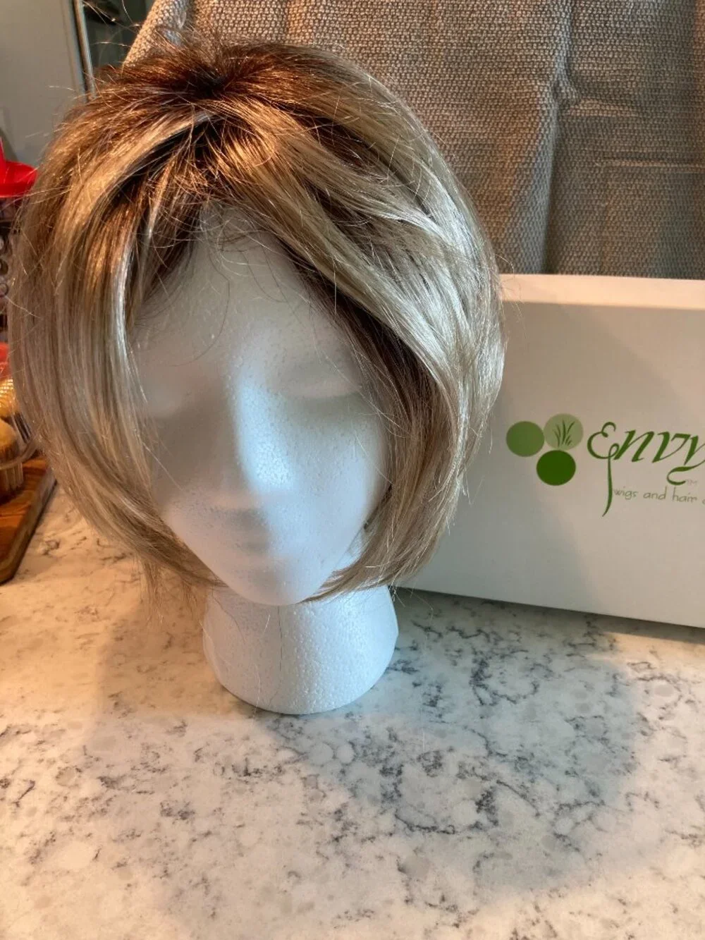 Juliet by Envy  Average Wig  NEW in box